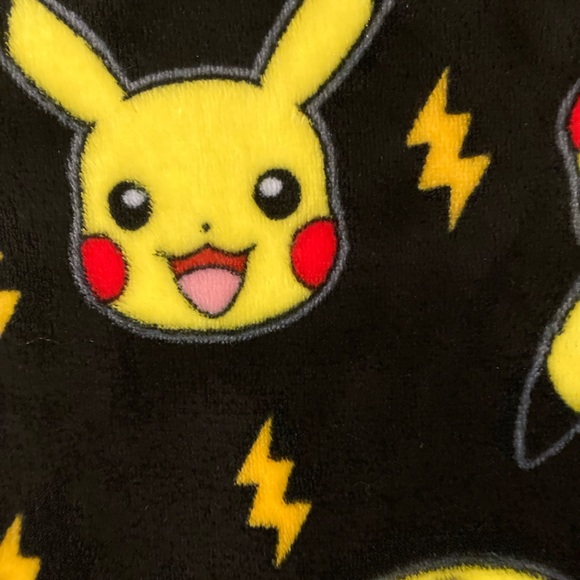 EC Plush Pokémon Picachu Fleece Black & Yellow Boy’s Robe Size 8 - Picture 4 of 7